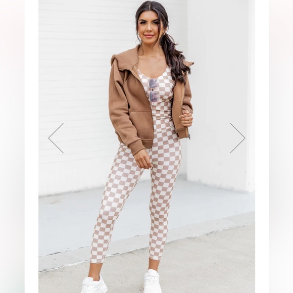 Pink lily 2 piece workout set - Picture 4 of 9